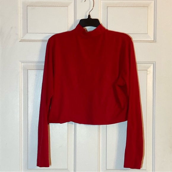 🎉HOST PICK🎉 Hollister Mock Neck Long Sleeve Crop Top - Picture 3 of 5